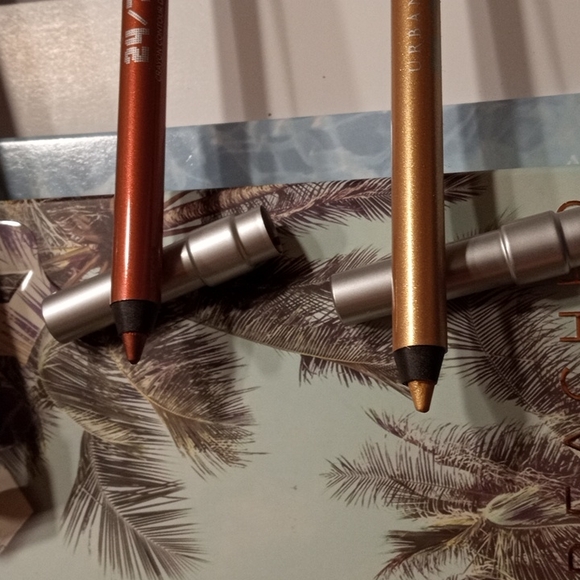 EXTREMELY RARE VINTAGE URBAN DECAY BEACHED MAKEUP VAULT - Picture 9 of 14